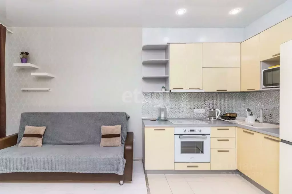Студия Ханты-Мансийский АО, Сургут ул. Крылова, 32 (28.3 м) - Фото 0
