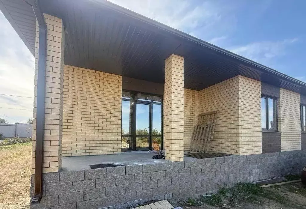 Дом в Белгородская область, Корочанский район, Мелиховское с/пос, с. ... - Фото 1