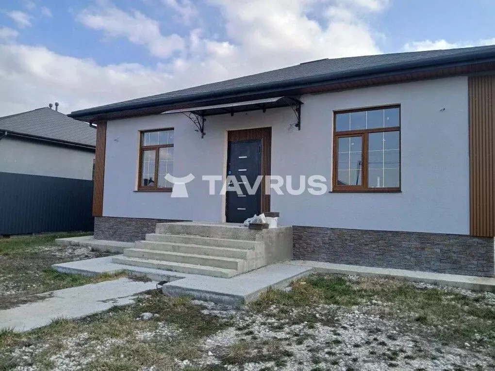 Дом в Крым, Симферопольский район, с. Мирное ул. Цветочная (100 м) - Фото 1