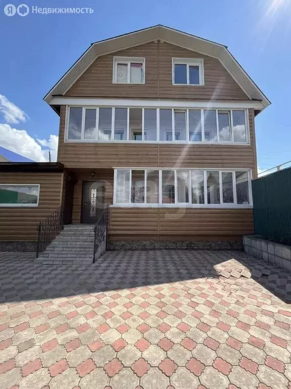 Дом в Юрюзань, улица Ильи Тараканова (400 м) - Фото 1