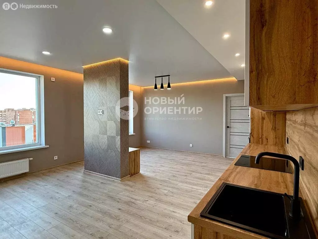 3-комнатная квартира: Екатеринбург, улица Пехотинцев, 2В (100 м) - Фото 1