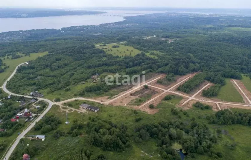 Участок в Пермский край, Добрянский городской округ, д. Бобки ул. ... - Фото 0