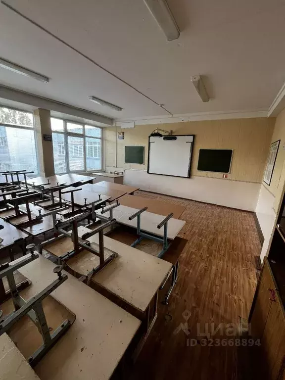 Помещение свободного назначения в Татарстан, Нижнекамск просп. ... - Фото 1