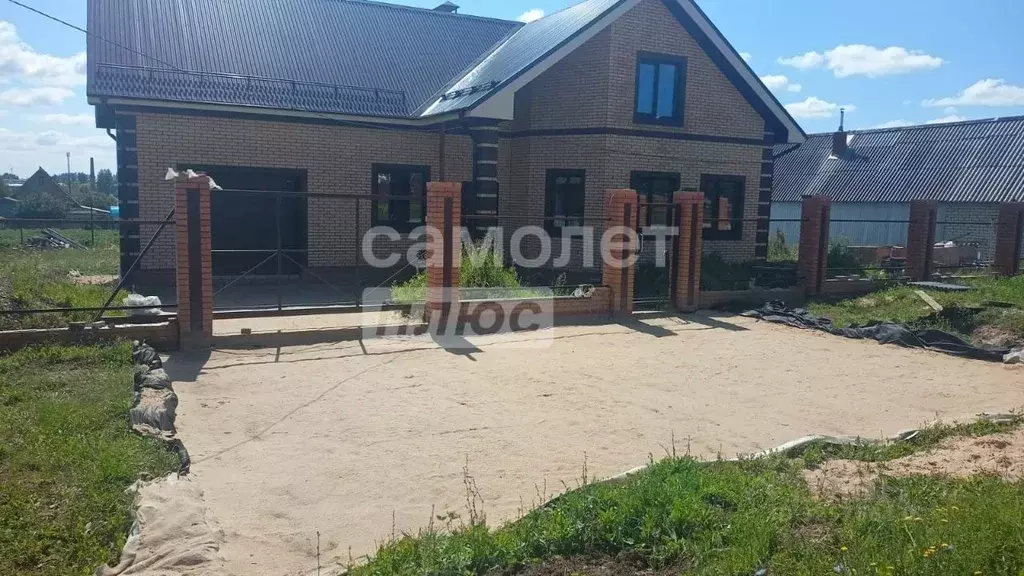 Дом в Марий Эл, Мари-Турек городское поселение, д. Энгербал ул. ... - Фото 1