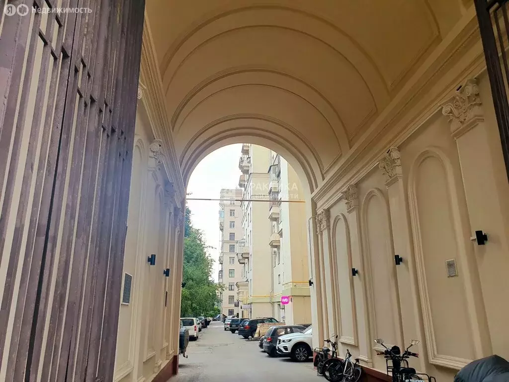 3-комнатная квартира: Москва, Большой Матросский переулок, 1 (63.2 м) - Фото 1