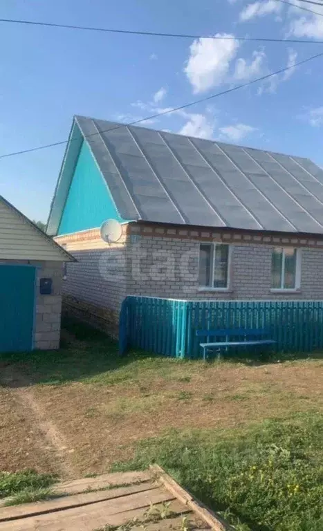 Дом в Башкортостан, Шаранский район, Мичуринский сельсовет, с. ... - Фото 1