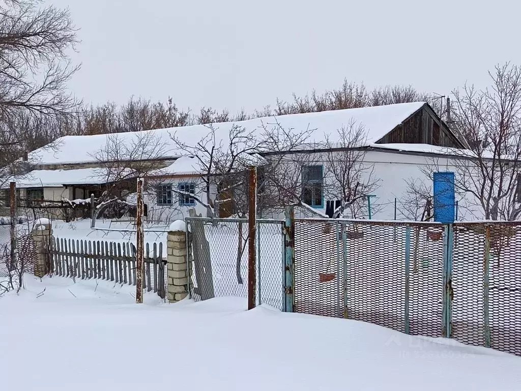 Дом в Саратовская область, Красноармейский район, Луганское ... - Фото 2