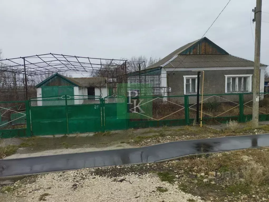 Дом в Крым, Советский район, Некрасовское с/пос, с. Октябрьское ул. ... - Фото 1