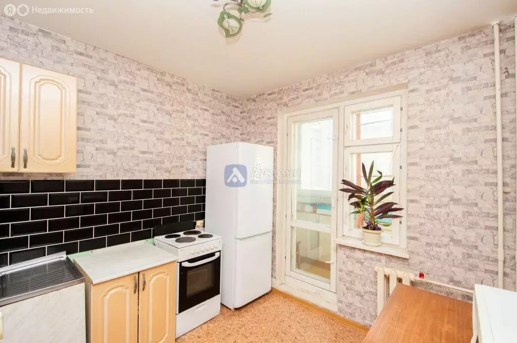 3-комнатная квартира: Тюмень, улица Муравленко, 35 (66.9 м) - Фото 1