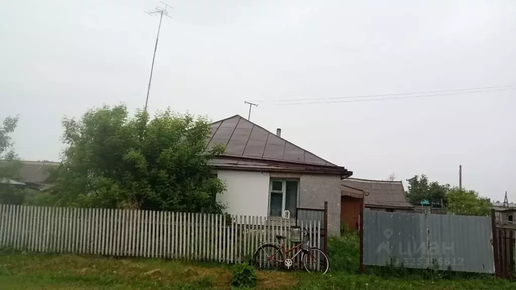 Дом в Омская область, Полтавский район, с. Новоильиновка  (66 м) - Фото 1