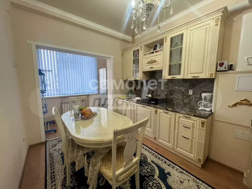 2-к. квартира, 60 м, 1/11 эт. - Фото 1