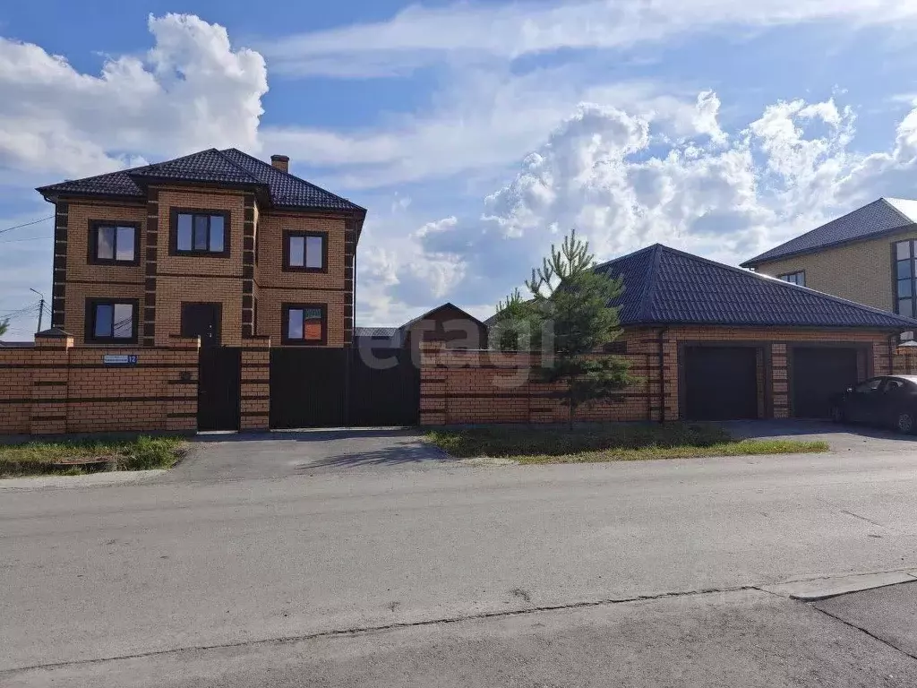 Дом в Тюменская область, Тюмень ул. Нижневартовская (400 м) - Фото 1