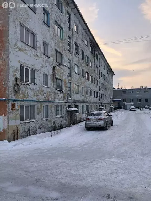 6-комнатная квартира: Мурманск, улица Подстаницкого, 10 (103 м) - Фото 1