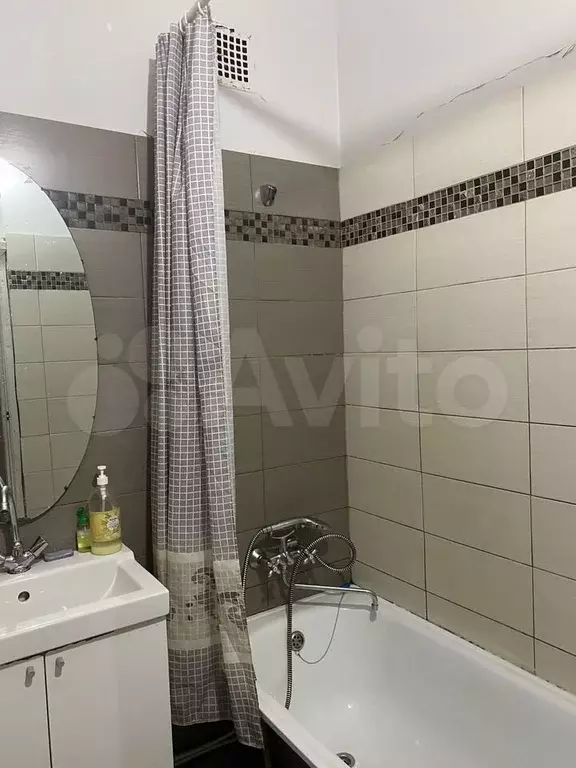 Комната 21 м в 4-к., 1/6 эт. - Фото 1