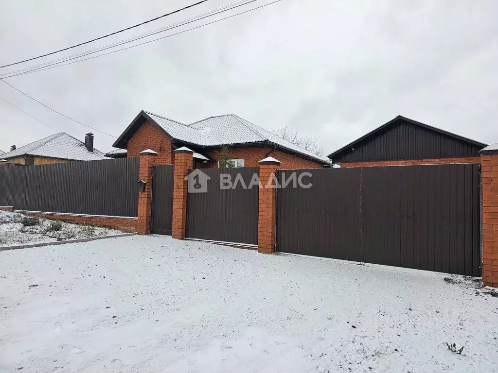 Дом в Белгородская область, Белгород ул. Имени Героя Советского Союза ... - Фото 0