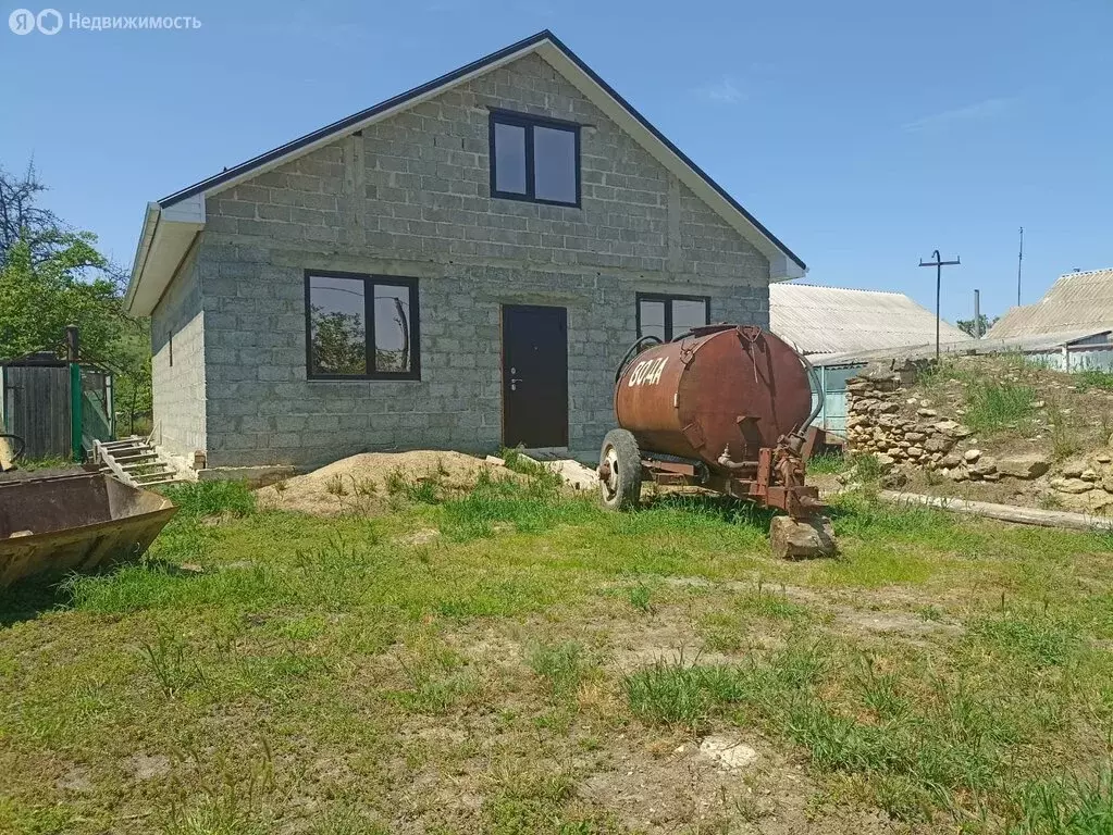 Дом в село Московское, Комсомольская улица, 72 (100 м) - Фото 1