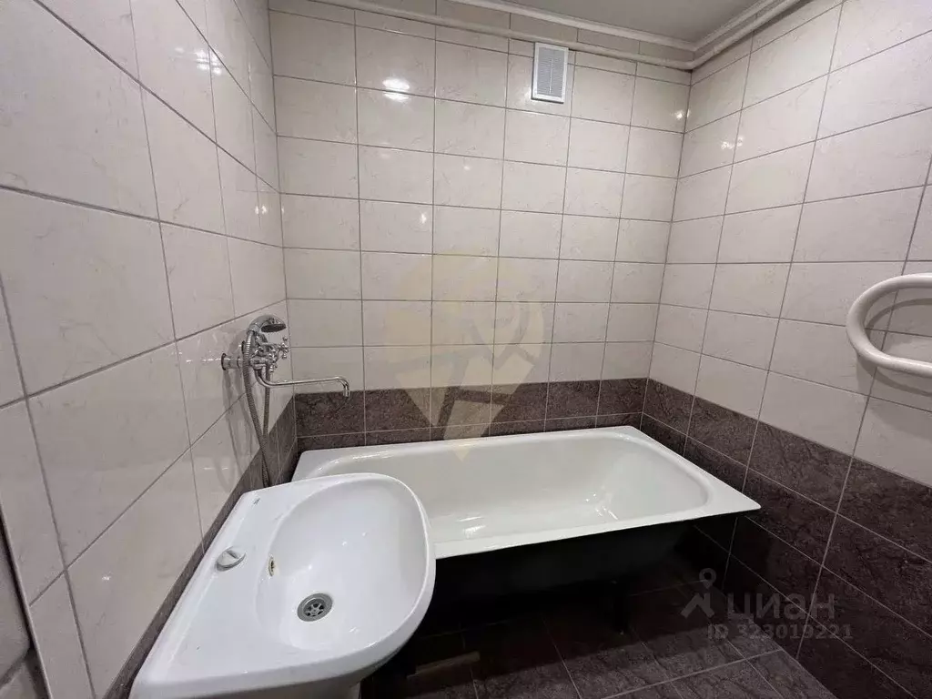 2-к кв. Белгородская область, Старый Оскол Углы мкр, 20 (51.0 м) - Фото 0