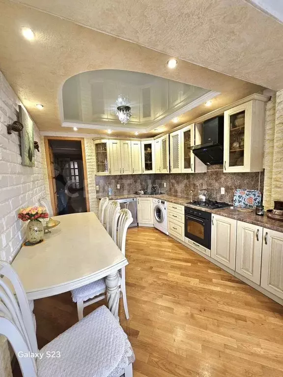 3-к. квартира, 100 м, 8/9 эт. - Фото 0