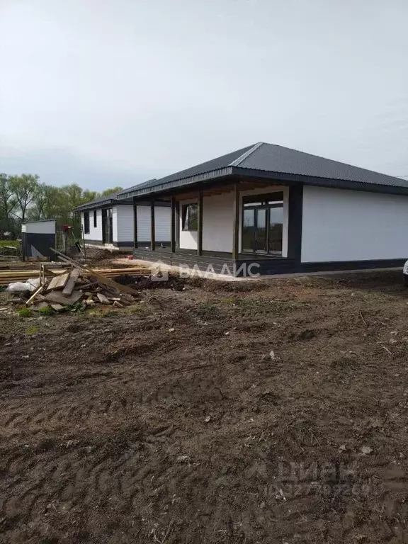 Дом в Башкортостан, Ишимбайский район, Ишеевский сельсовет, д. ... - Фото 1