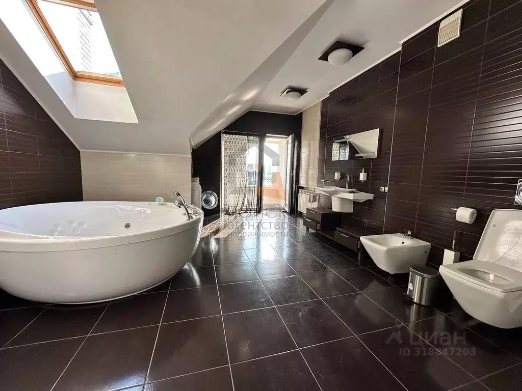 5-к кв. Татарстан, Казань ул. Мулланура Вахитова, 4 (210.0 м) - Фото 1