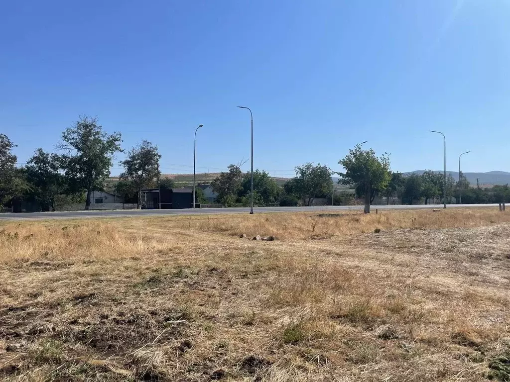 Участок в Крым, Кировский район, Первомайское с/пос, с. Изюмовка ул. ... - Фото 1