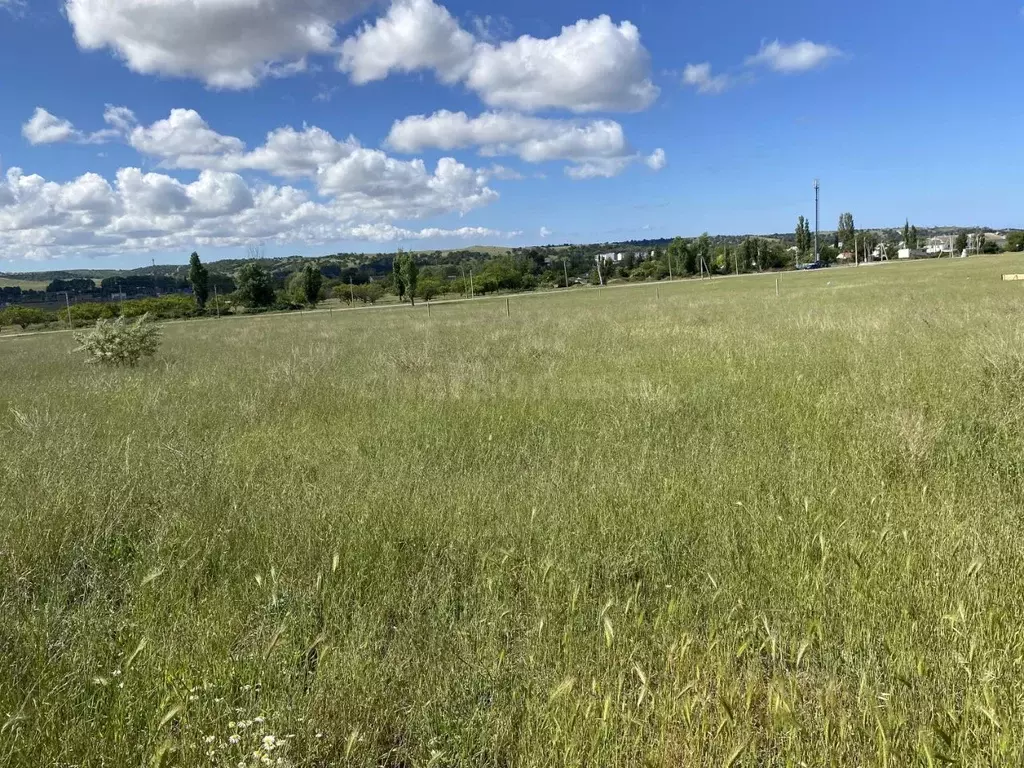 Участок в Севастополь с. Полюшко, ул. Юрия Линкина (4.0 сот.) - Фото 1