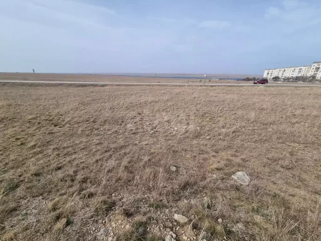 Участок в Крым, Евпатория городской округ, Новоозерное пгт ул. ... - Фото 1