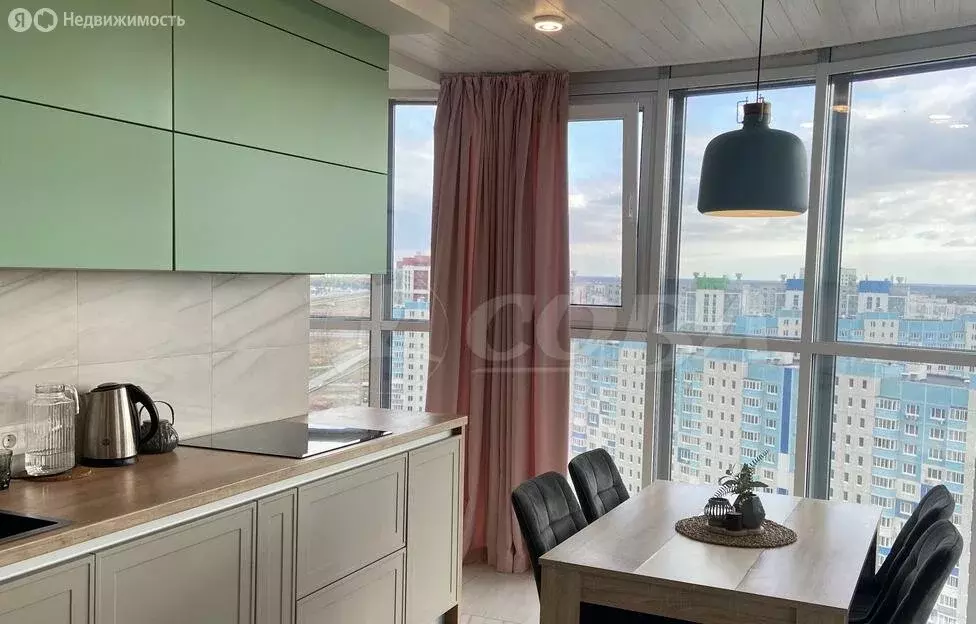 2-комнатная квартира: Тюмень, улица Федюнинского, 64к1 (85 м) - Фото 2