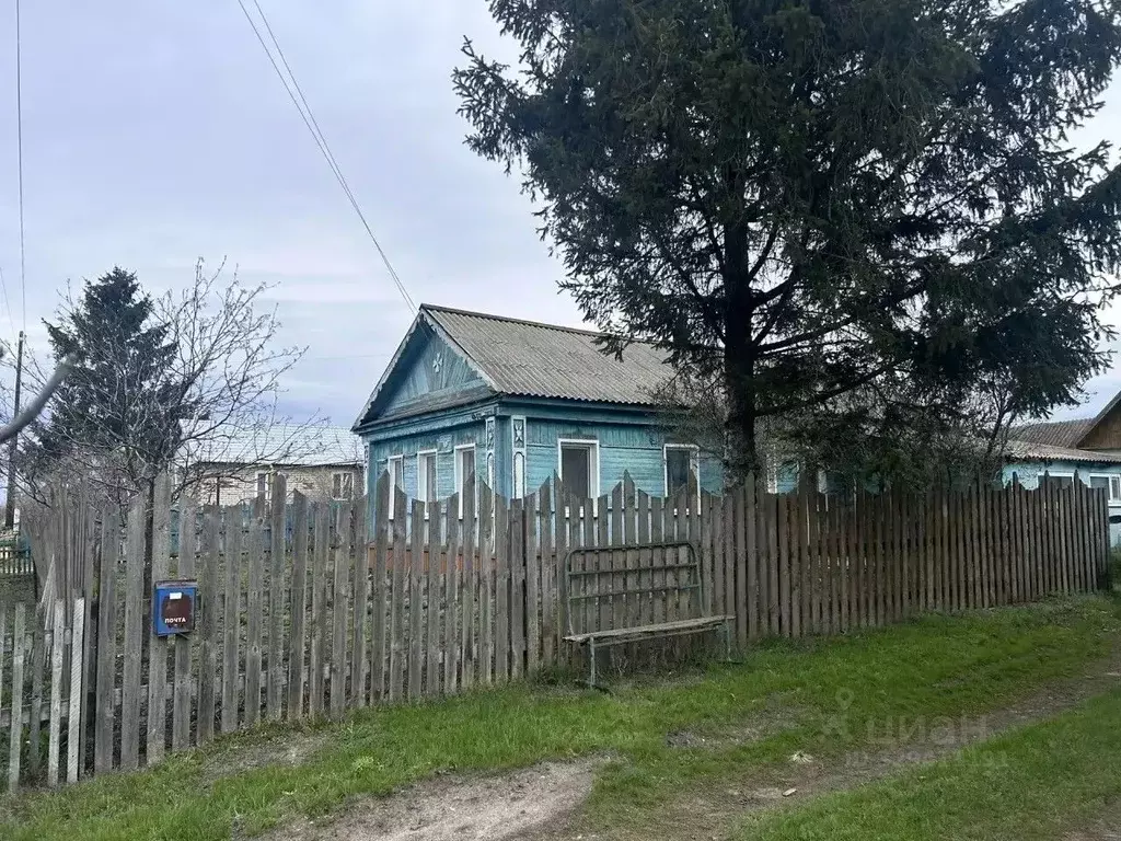 Дом в Саратовская область, Петровский район, Новозахаркинское ... - Фото 1