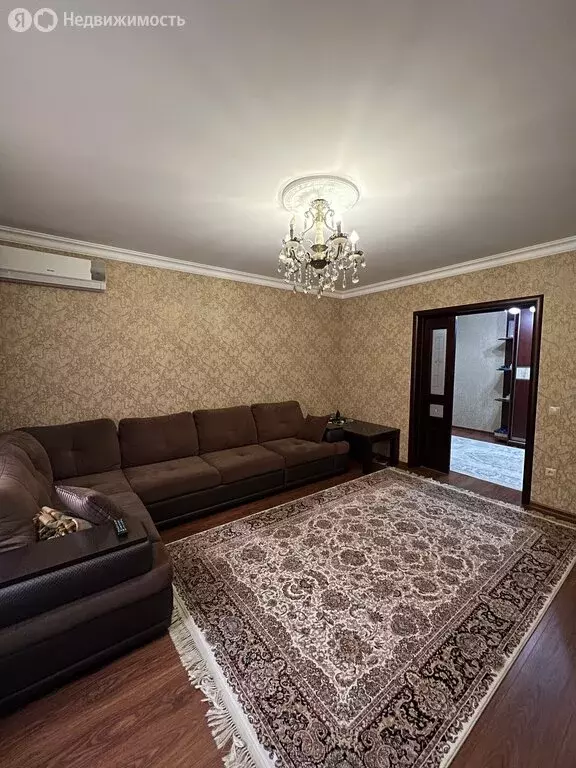 3-комнатная квартира: Каспийск, улица Амет-хан Султана, 26 (93 м) - Фото 0