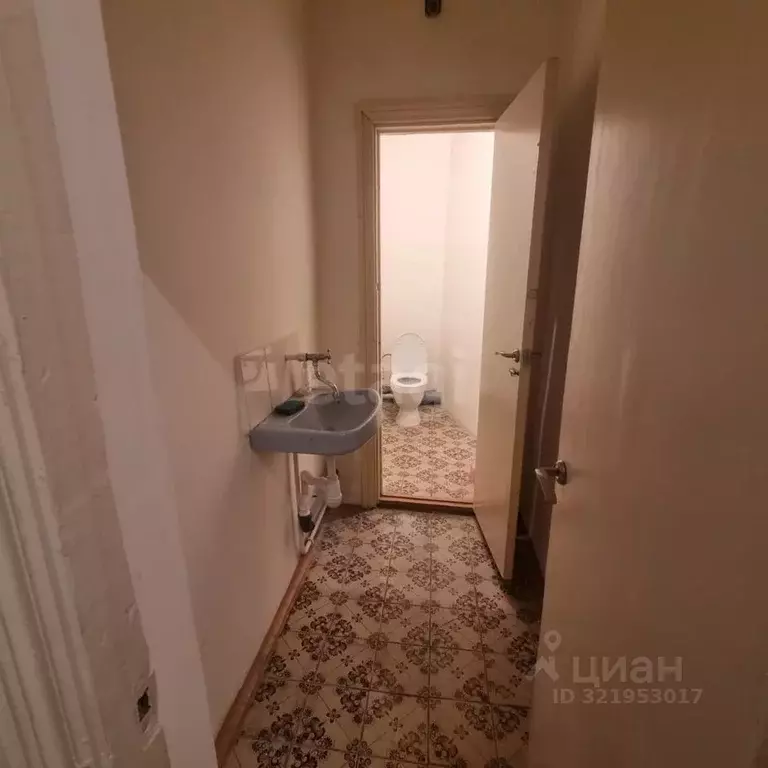 Офис в Северная Осетия, Владикавказ Черменское ш., 1 (39 м) - Фото 2