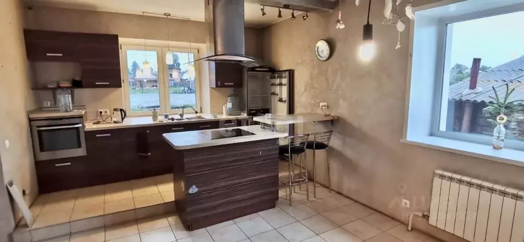 Дом в Красноярский край, Емельяново пгт ул. Советская, 1В (300 м) - Фото 1