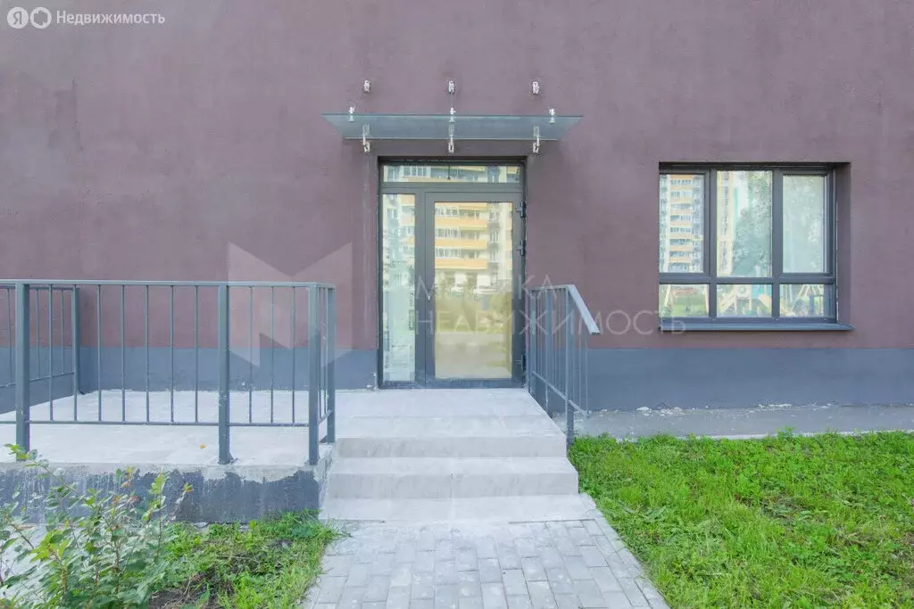 3-комнатная квартира: Тюмень, улица Парада Победы, 17 (75 м) - Фото 1