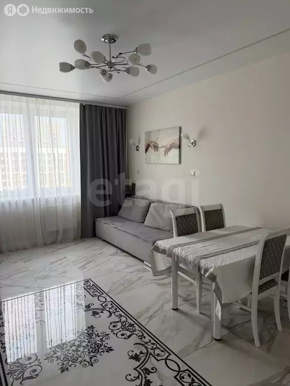 2-комнатная квартира: Тюмень, улица Тимофея Чаркова, 79к3 (56.6 м) - Фото 1