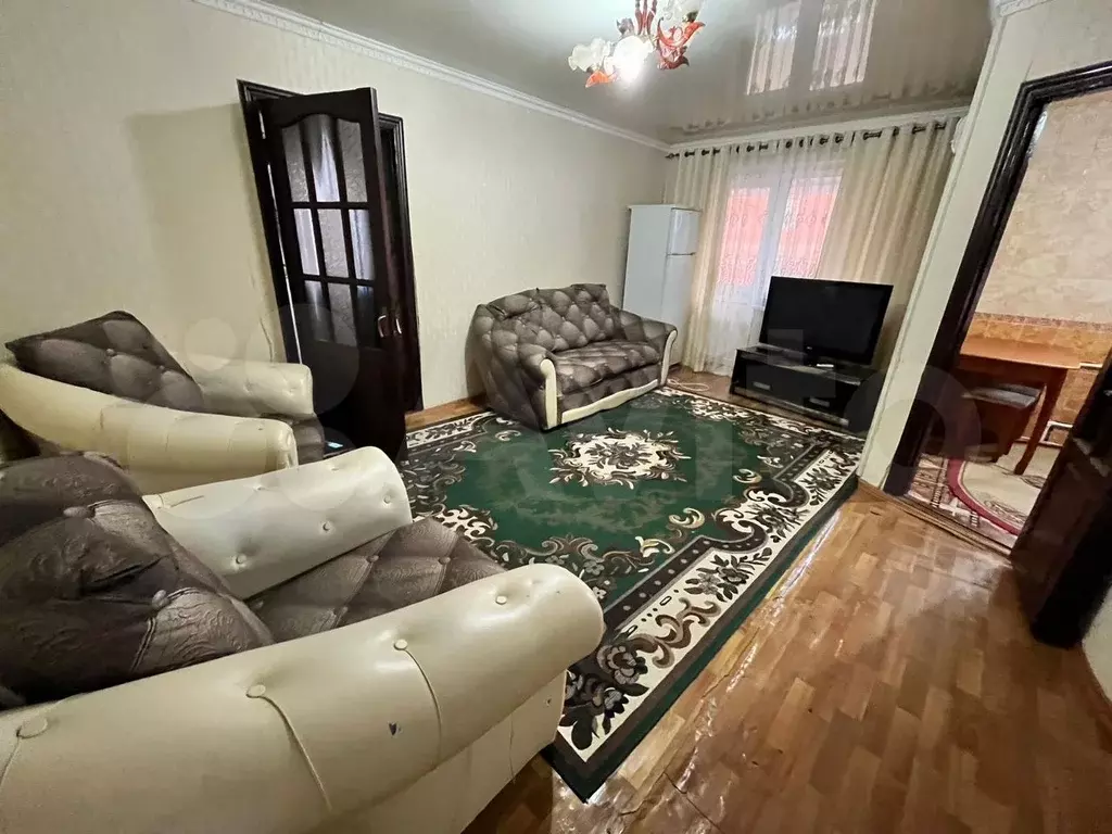 2-к. квартира, 1000 м, 5/5 эт. - Фото 0