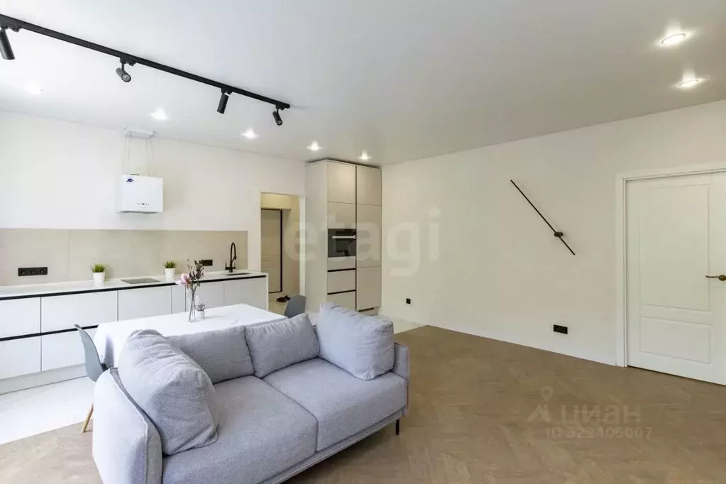 2-к кв. Тюменская область, Тюмень Одесская ул., 51 (54.6 м) - Фото 2