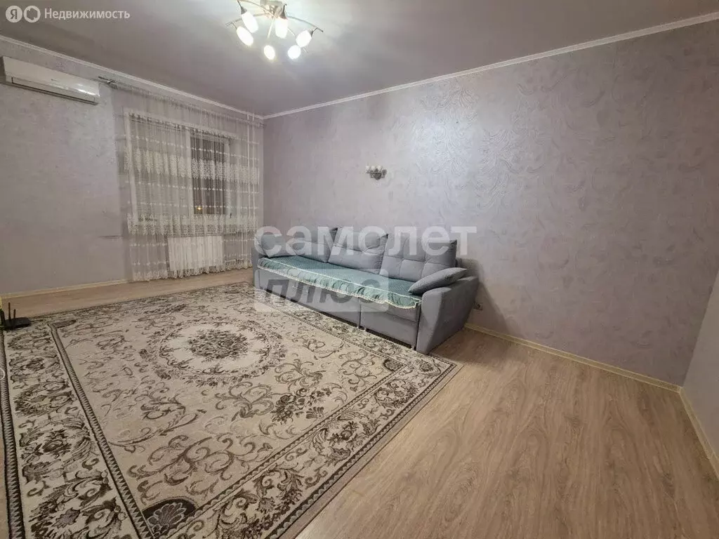 2-комнатная квартира: Астрахань, улица Куликова, 81к1 (66 м) - Фото 1