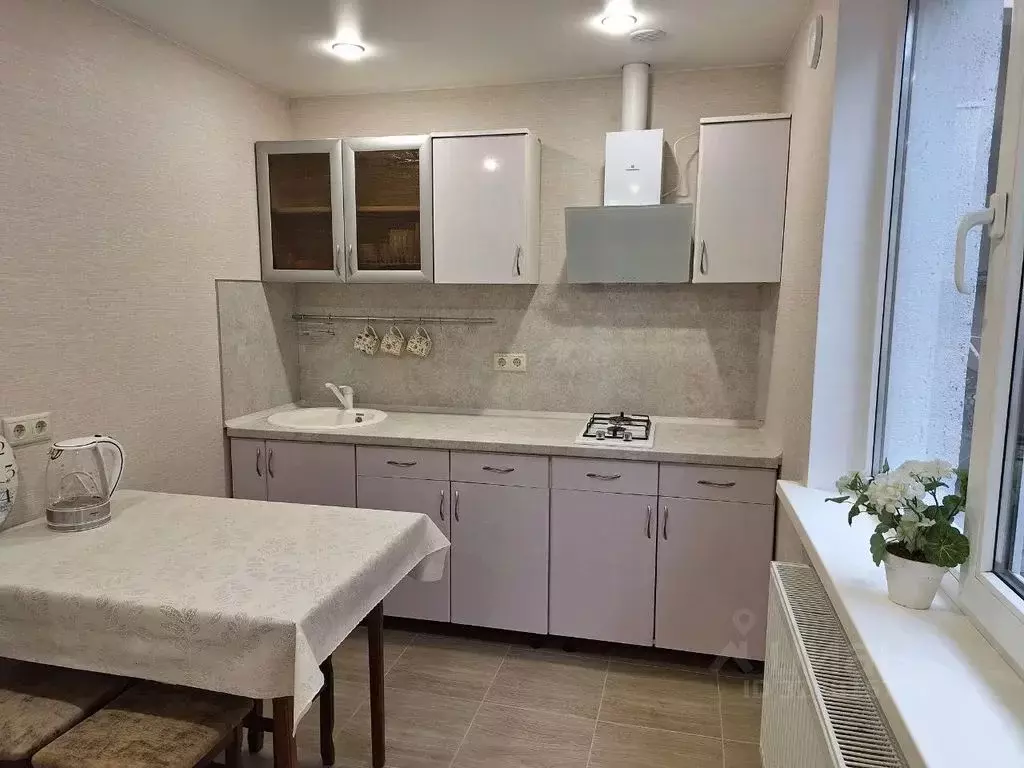 Дом в Краснодарский край, Геленджик ул. Островского, 98 (50 м) - Фото 1