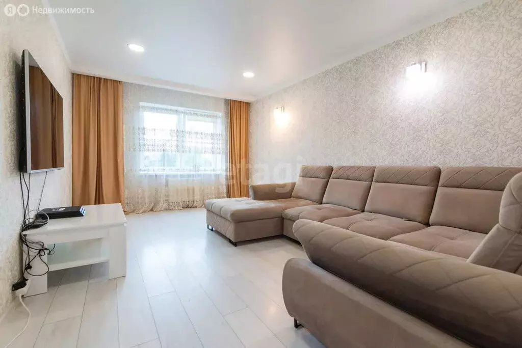 2-комнатная квартира: Калининград, улица Виктора Гакуна, 5 (64.3 м) - Фото 1