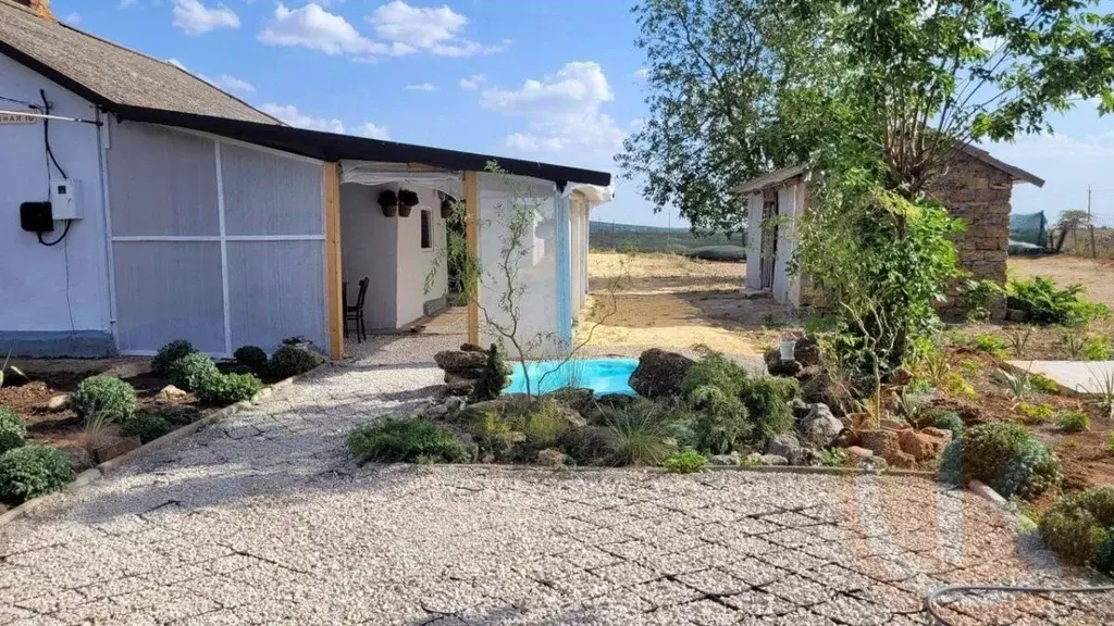 Дом в Крым, Раздольненский район, Березовское с/пос, с. Березовка ул. ... - Фото 2