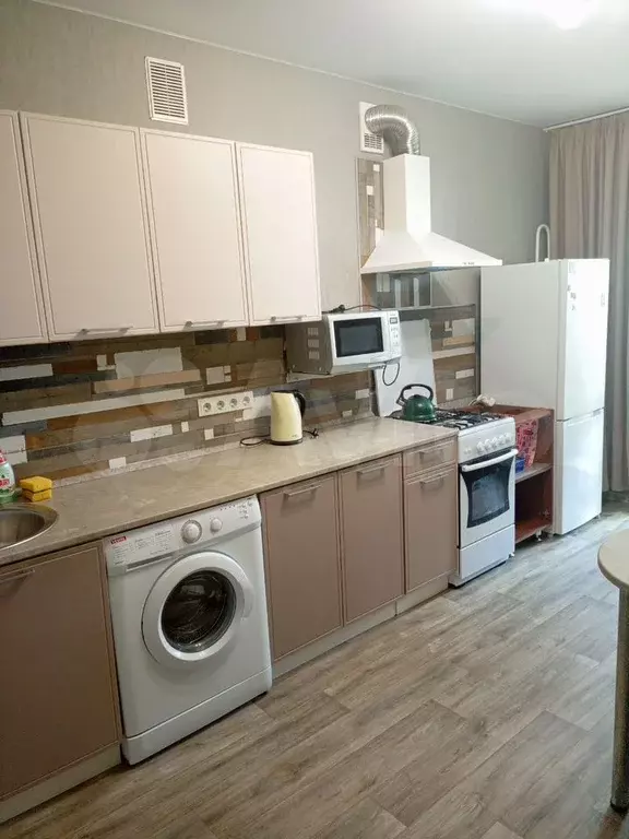 1-к. квартира, 40 м, 4/4 эт. - Фото 0