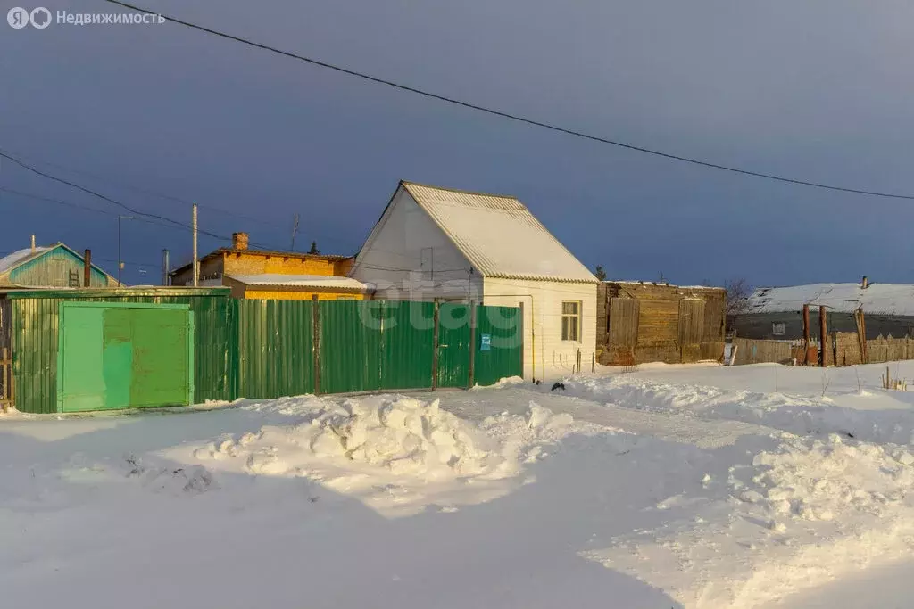 Дом в Омская область, рабочий посёлок Любинский, улица Карла Либкнехта ... - Фото 1