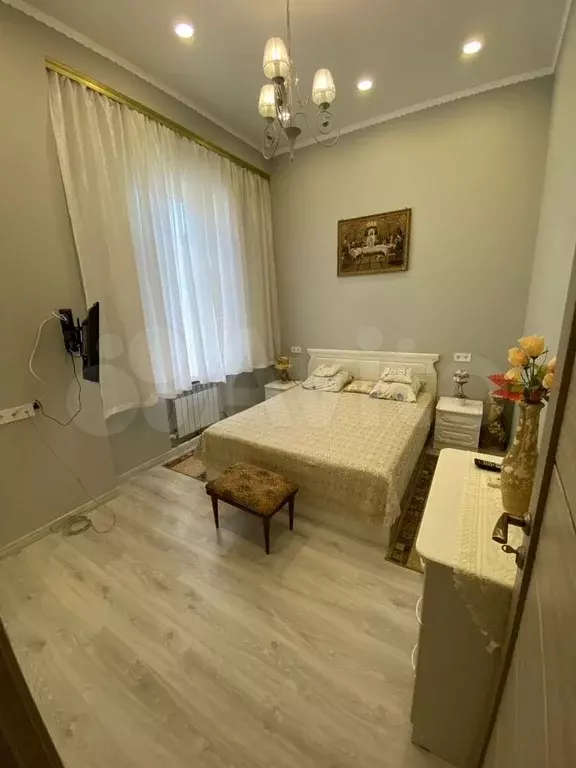 Комната 70 м в 2-к., 2/2 эт. - Фото 1
