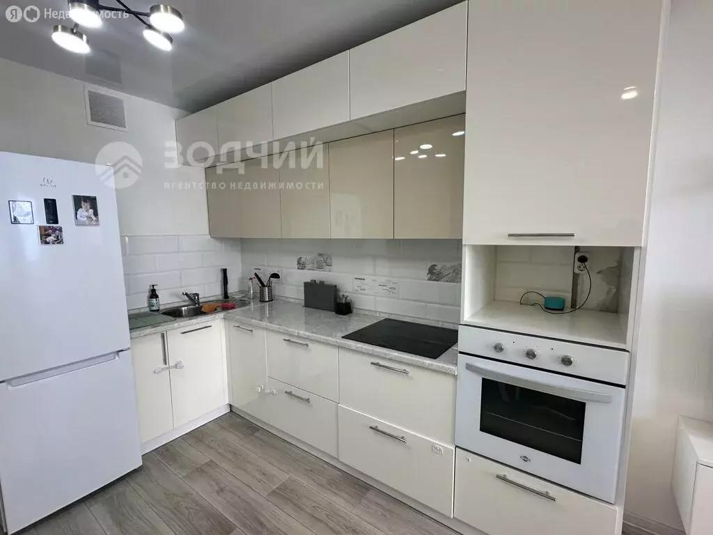 2-комнатная квартира: Чебоксары, улица Энергетиков, 19к1 (64 м) - Фото 1