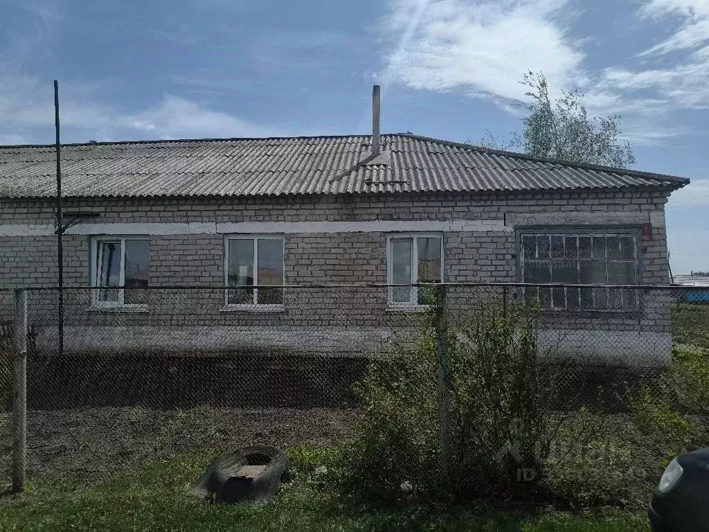 Дом в Алтайский край, Калманский район, пос. Алтай ул. Мира, 1 (65 м) - Фото 1