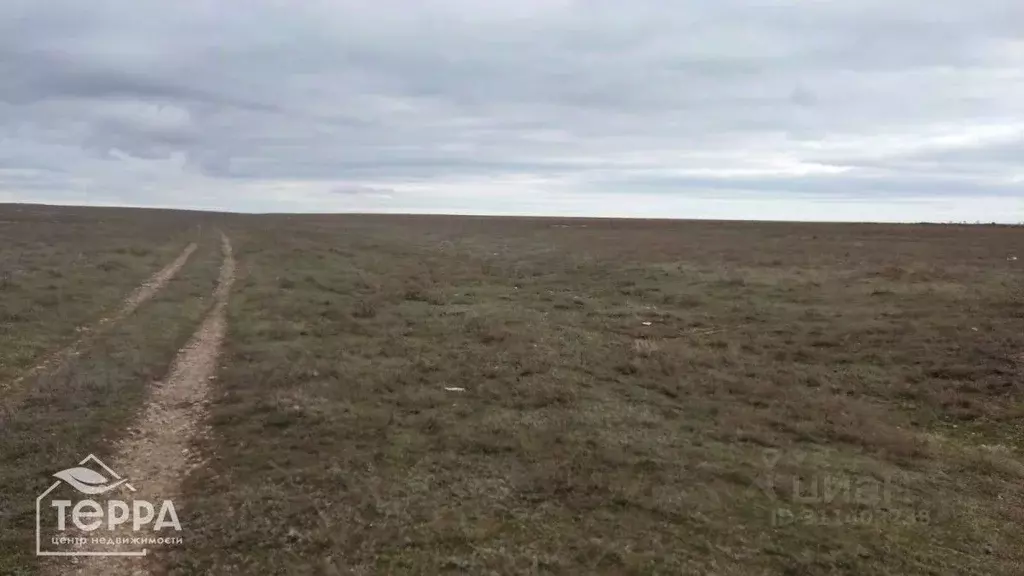 Участок в Крым, Сакский район, Штормовское с/пос, с. Крыловка ул. Мира ... - Фото 0