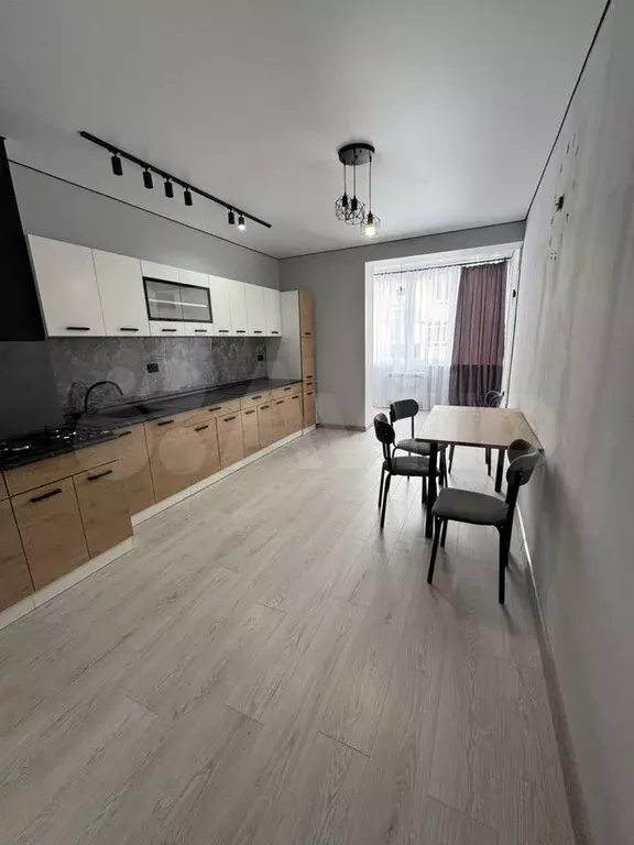 3-к. квартира, 98 м, 8/10 эт. - Фото 0