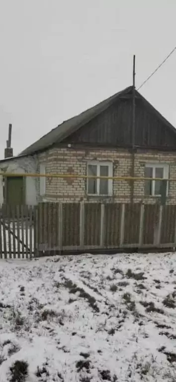 Дом в Саратовская область, Петровский район, Пригородное муниципальное ... - Фото 0