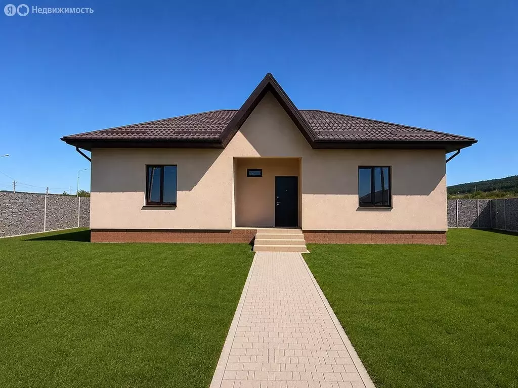 Дом в Трудовское сельское поселение, село Строгоновка (150 м) - Фото 1