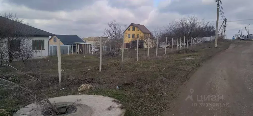 Участок в Крым, Симферопольский район, Перовское с/пос, Новозбурьевка ... - Фото 1